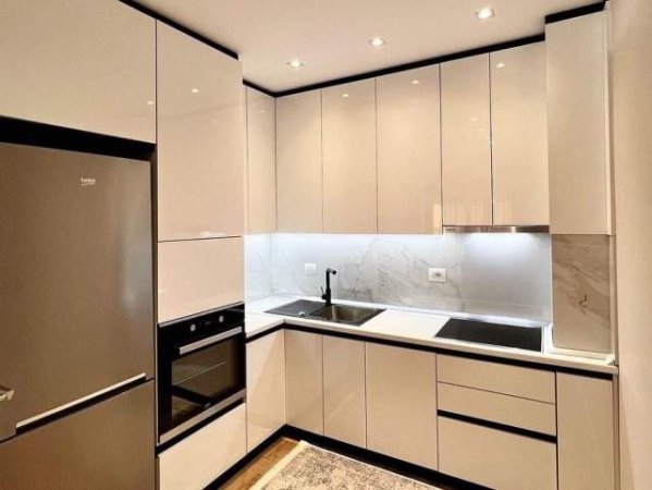 Tirane, jepet me qera apartament 1+1 Kati 7, 80 m² 700 Euro (komuna e parisit)