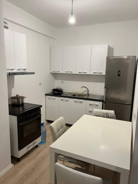 Tirane, jepet me qera apartament 2+1+BLK Kati 2, 100 m² 550 Euro (Rruga e Kavajes)