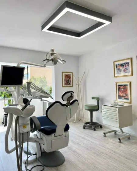 Tirane, shitet apartament 3+1+A+BLK Kati 1, 155 m² 310.000 Euro (Perballe me Hotel Diplomat 1, buze rruges, brenda)