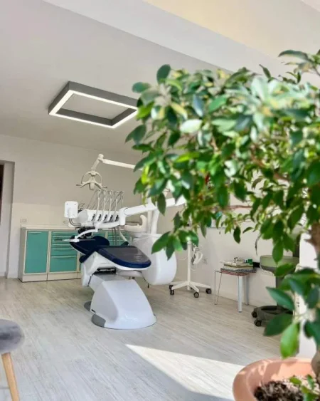 Tirane, shitet apartament 3+1+A+BLK Kati 1, 155 m² 310.000 Euro (Perballe me Hotel Diplomat 1, buze rruges, brenda)