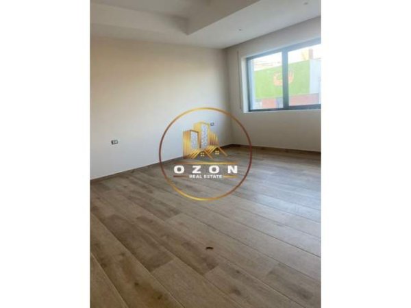 Tirane, jepet me qera Penthouse 3+1+A+BLK Kati 8, 80 m² 1.500 Euro (KODRA E DIELLIT)