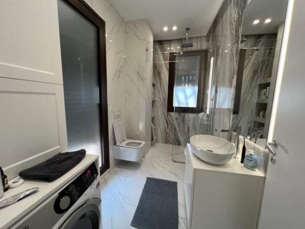 Tirane, jepet me qera apartament 2+1+A+BLK Kati 8, 122 m² 1.500 Euro (Rruga e Barrikadave)