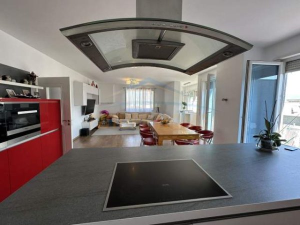 Tirane, shitet apartament Kati 7, 160 m² 200.000 Euro (Rruga Teodor Keko)