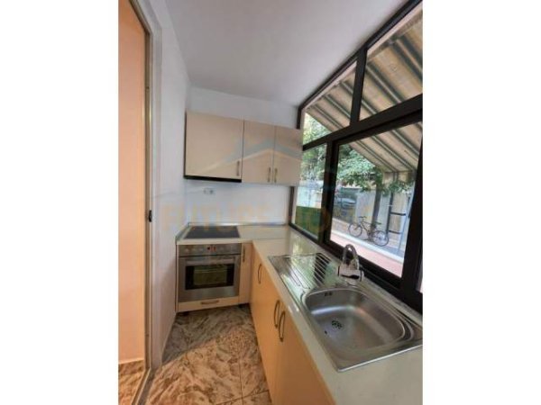 Tirane, jepet me qera apartament 1+1 Kati 1, 65 m² 450 Euro (qytet studenti)