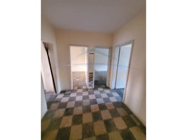 Tirane, jepet me qera apartament 2+1+BLK Kati 2, 79 m² 280 Euro (xhamlliku)