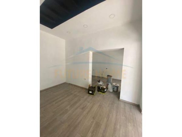 Tirane, jepet me qera ambjent biznesi Kati 0, 60 m² 800 Euro (Rruga e Kavajes)