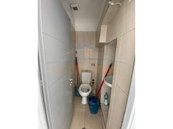Tirane, jepet me qera ambjent biznesi Kati 0, 60 m² 800 Euro (Rruga e Kavajes)
