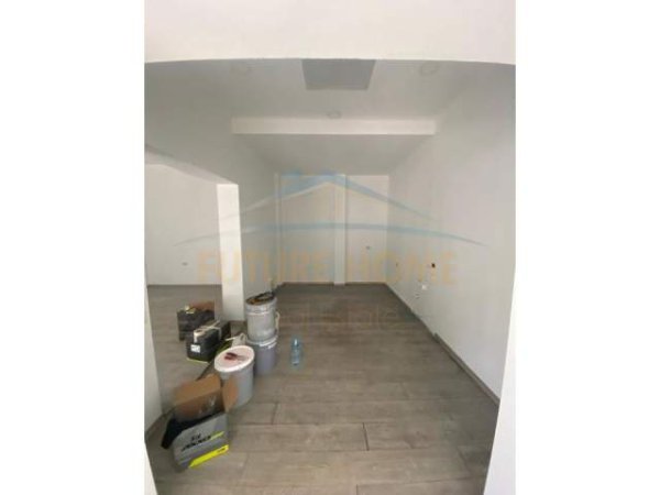 Tirane, jepet me qera ambjent biznesi Kati 0, 60 m² 800 Euro (Rruga e Kavajes)