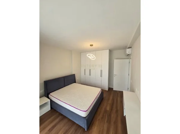 Tirane, jepet me qera apartament 1+1 Kati 2, 77 m² 800 € (Spitali Kafsheve)