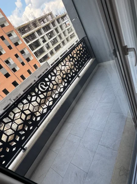 Tirane, jepet me qera apartament 1+1+Ballkon Kati 3, 72 m² 300 € (Rruga kryesore. Prane ullirit)