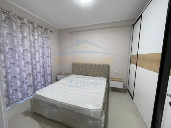 Tirane, jepet me qera apartament 1+1 Kati 5, 51 m² 430 € (UNIVERS CITY)