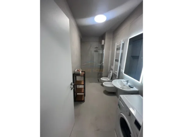 Tirane, jepet me qera apartament 1+1 Kati 5, 62 m² 600 € (ish dogana)