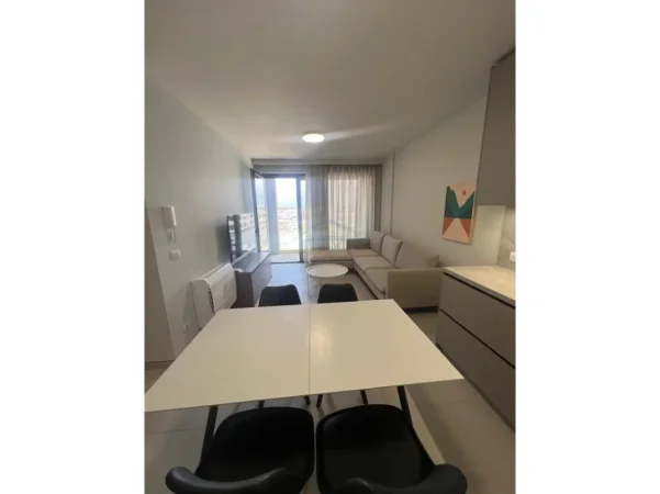 Tirane, jepet me qera apartament 1+1 Kati 5, 62 m² 600 € (ish dogana)