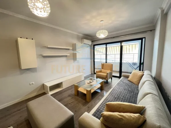 Tirane, jepet me qera apartament 1+1 Kati 8, 104 m² 550 € (pranë Rotondos, Unaza e Re, Tiranë.)