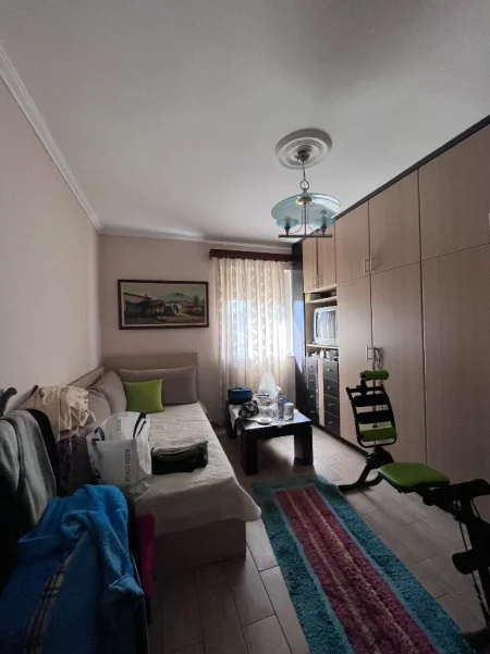 Tirane, shitet apartament 2+1+Ballkon Kati 5, 76 m² 166.000 € (Pazar i Ri)