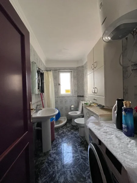 Tirane, shitet apartament 2+1+Ballkon Kati 5, 76 m² 166.000 € (Pazar i Ri)