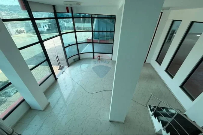 Tirane, jepet me qera ambjent biznesi Kati 0, 1.740 m² 7.500 € (Vaqarr)