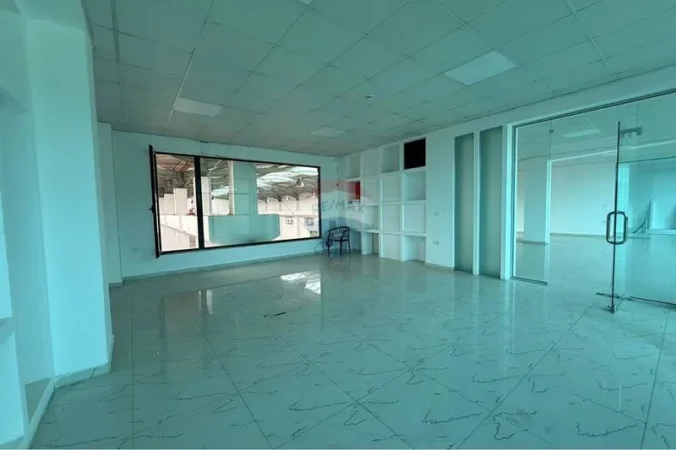 Tirane, jepet me qera ambjent biznesi Kati 0, 1.740 m² 7.500 € (Vaqarr)