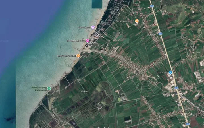 Karpen, shitet truall ne bregdet , 1.000 m² 400.000 € (qeret)