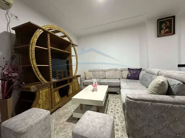 Tirane, jepet me qera apartament 2+1+Ballkon Kati 7, 98 m² 450 € (Unaza e Re)