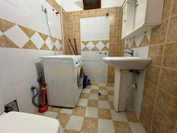Tirane, jepet me qera apartament 2+1+Ballkon Kati 7, 98 m² 450 € (Unaza e Re)