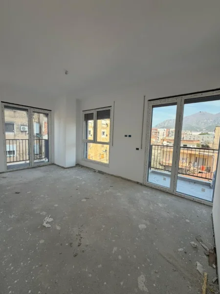 Tirane, shitet apartament 2+1 Kati 2, 92 m² 170.900 € (Tregu Elektrik)