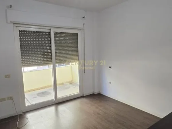 Tirane, shes apartament 2+1 Kati 5, 100 m² 250.000 € (Kopshti Zologjik)