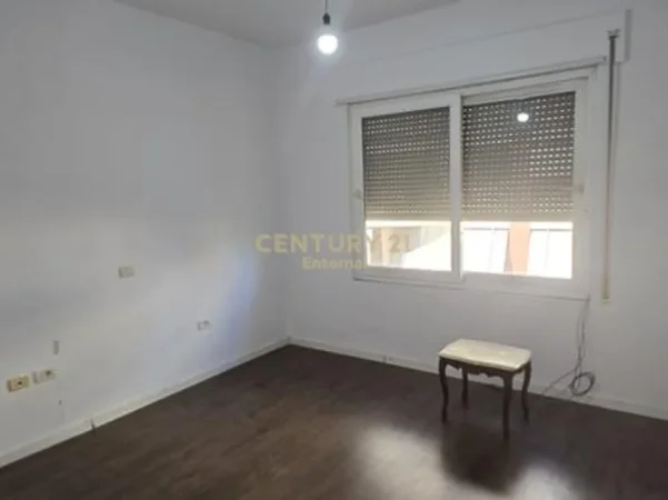 Tirane, shes apartament 2+1 Kati 5, 100 m² 250.000 € (Kopshti Zologjik)