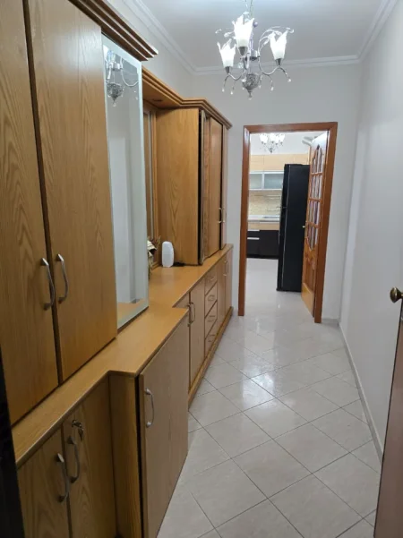 Tirane, jepet me qera apartament 2+1+Aneks+Ballkon Kati 5, 107 m² 850 € 
