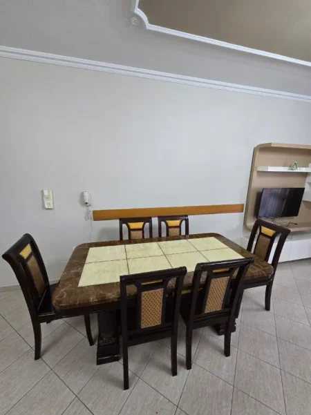 Tirane, jepet me qera apartament 2+1+Aneks+Ballkon Kati 5, 107 m² 850 € 