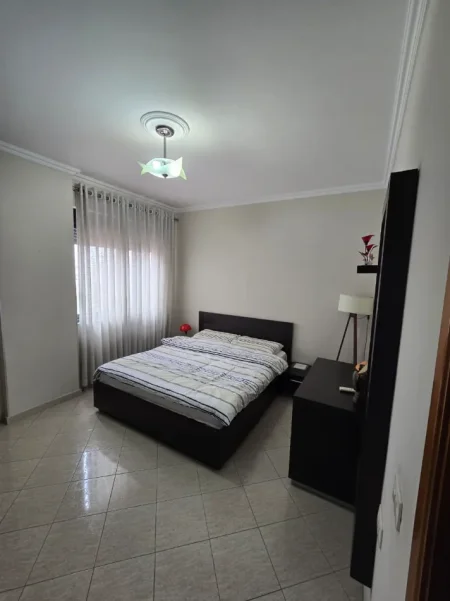 Tirane, jepet me qera apartament 2+1+Aneks+Ballkon Kati 5, 107 m² 850 € 