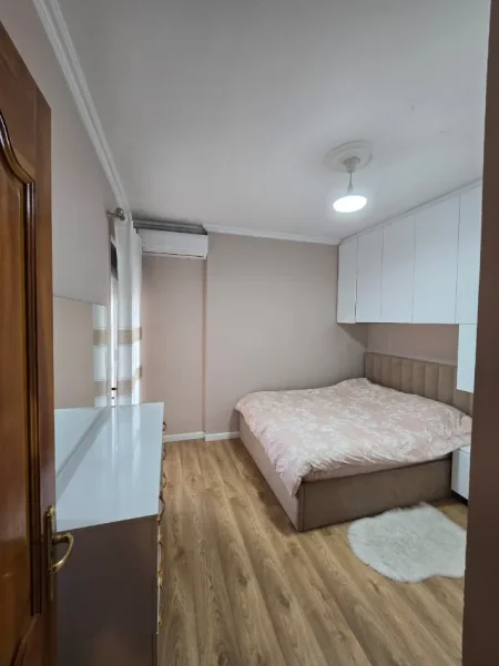 Tirane, jepet me qera apartament 2+1+Aneks+Ballkon Kati 5, 107 m² 850 € 