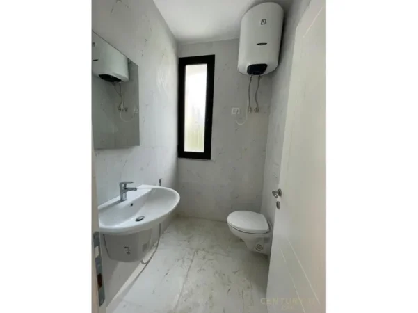 Tirane, shes ambjent biznesi Kati 0, 69 m² 320.000 € (Stadiumi Dinamo)