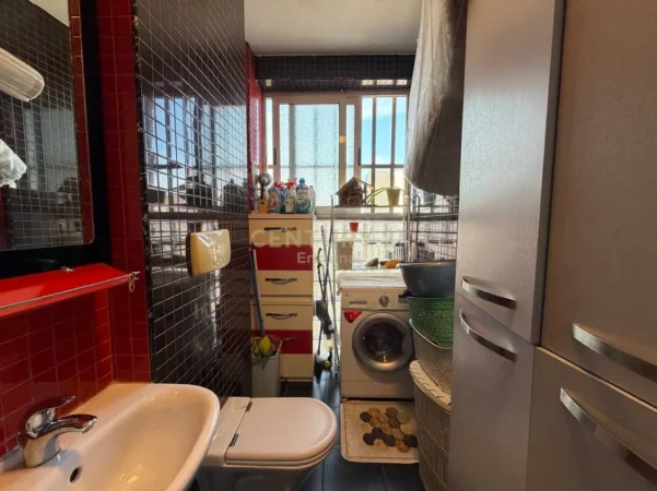 Tirane, shes apartament 2+1 Kati 5, 100 m² 260.000 € (Parlamenti)