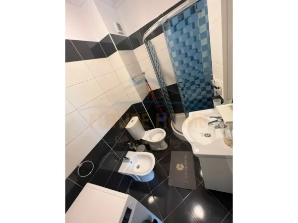 Tirane, jepet me qera apartament 2+1 Kati 8, 104 m² 550 € (Unaza e Re)