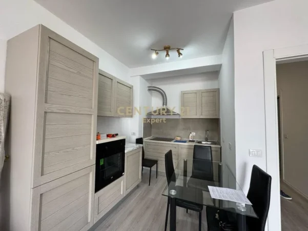 Tirane, jepet me qera apartament 1+1 Kati 7, 81 m² (Rruga e Durresit)