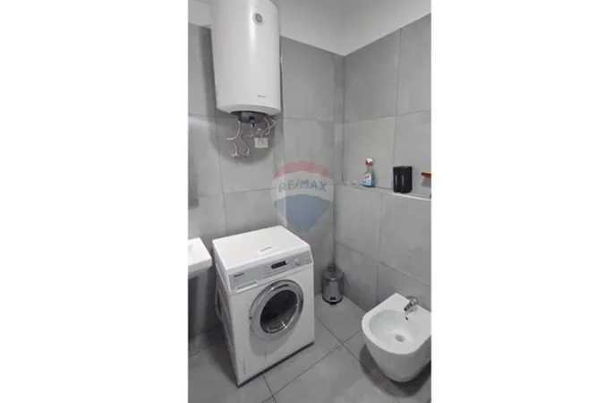 Tirane, jepet me qera apartament , 56 m² 450 € (Univers City)