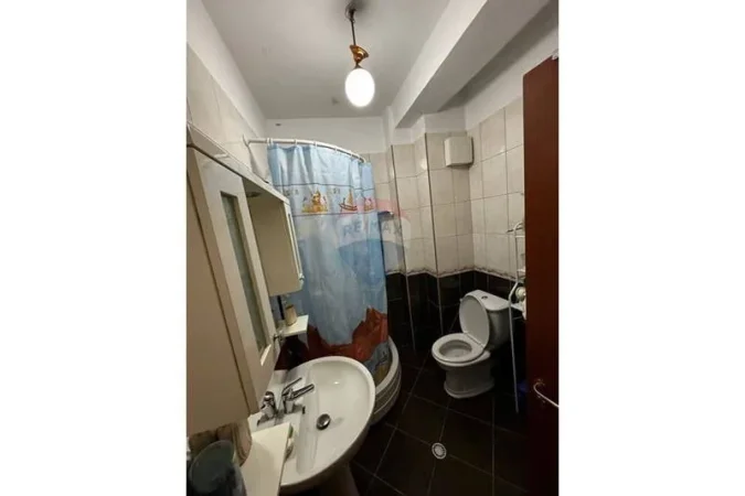 Tirane, jepet me qera apartament , 58 m² 470 € (Pallatet Çabej)