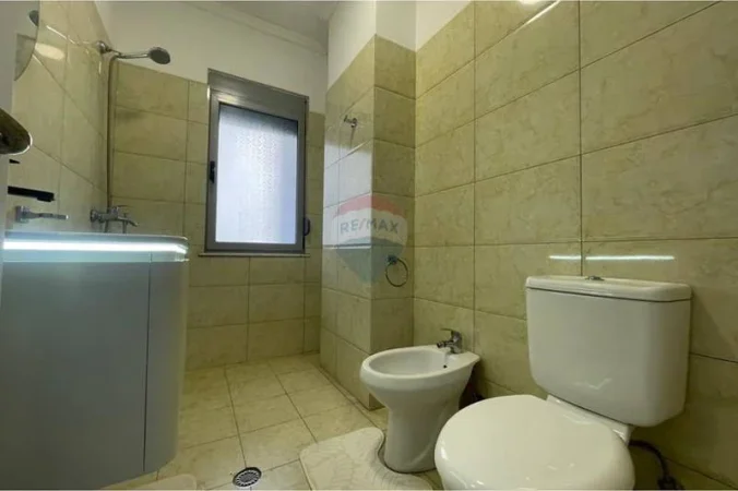 Tirane, jepet me qera apartament , 100 m² 650 € 