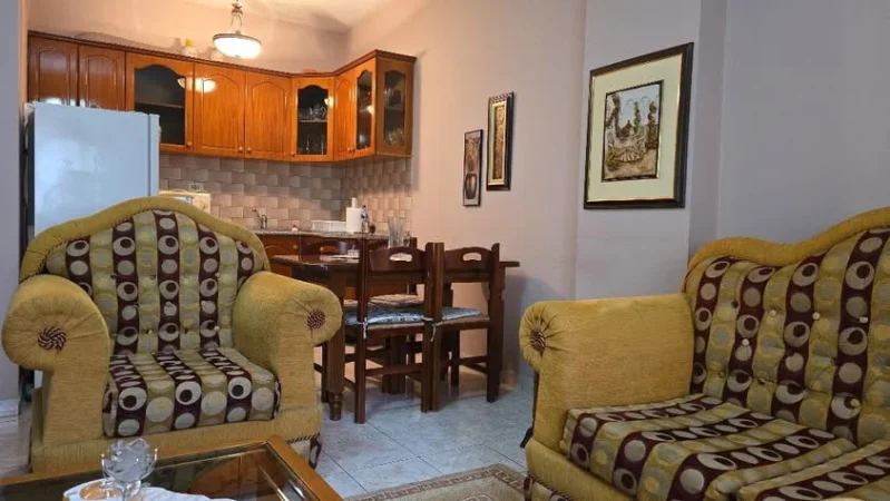 Tirane, jepet me qera apartament 1+1+Aneks+Ballkon Kati 3, 75 m² 480 € (Rruga Frosina Plaku)