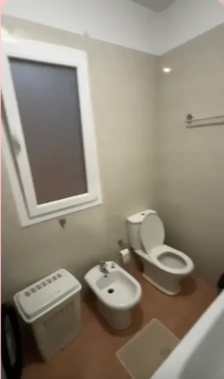 Tirane, jepet me qera apartament 1+1+Aneks+Ballkon Kati 3, 75 m² 480 € (Rruga Frosina Plaku)