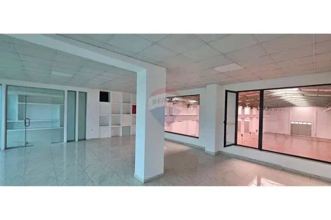 Tirane, jepet me qera magazine , 5.000 m² 7.500 € 