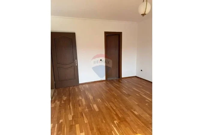 Tirane, jepet me qera zyre , 140 m² 1.300 € 