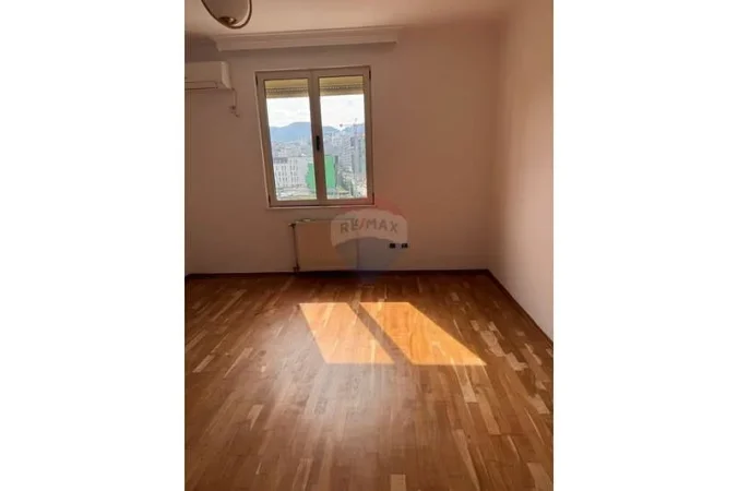Tirane, jepet me qera zyre , 140 m² 1.300 € 