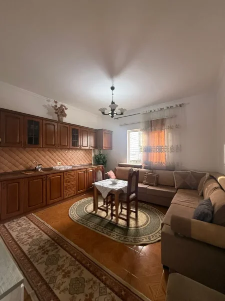 Tirane, jepet me qera shtepi 2+1 Kati 2, 85 m² 500 € (Fusha e Aviacionit)