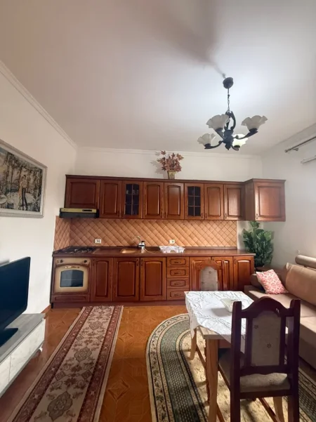 Tirane, jepet me qera shtepi 2+1 Kati 2, 85 m² 500 € (Fusha e Aviacionit)