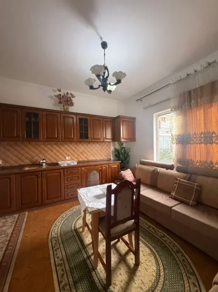 Tirane, jepet me qera shtepi 2+1 Kati 2, 85 m² 500 € (Fusha e Aviacionit)