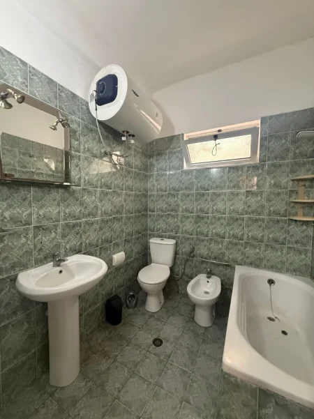 Tirane, jepet me qera shtepi 2+1 Kati 2, 85 m² 500 € (Fusha e Aviacionit)
