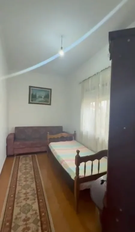 Tirane, jepet me qera shtepi 2+1 Kati 2, 85 m² 500 € (Fusha e Aviacionit)
