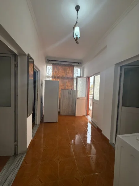 Tirane, jepet me qera shtepi 2+1 Kati 2, 85 m² 500 € (Fusha e Aviacionit)